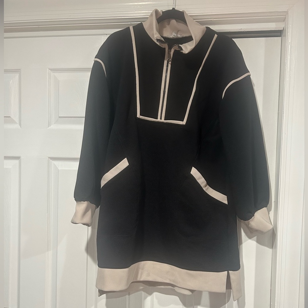 entro Black and Cream Zip-Front Tunic